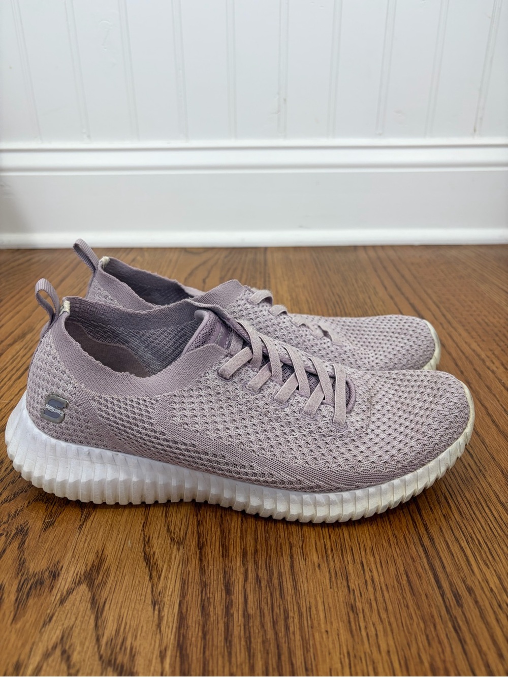 Skechers Sport Lightweight Knit Lace-Up Sneaker in Lavender (8.5)